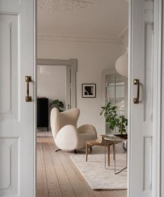 Modern Design Cream Style,Boucle Accent Chair, Furry Sherpa Elegant Single Sofa, Comfy Upholstered Armchair for Living Room Bedroom ,Beige